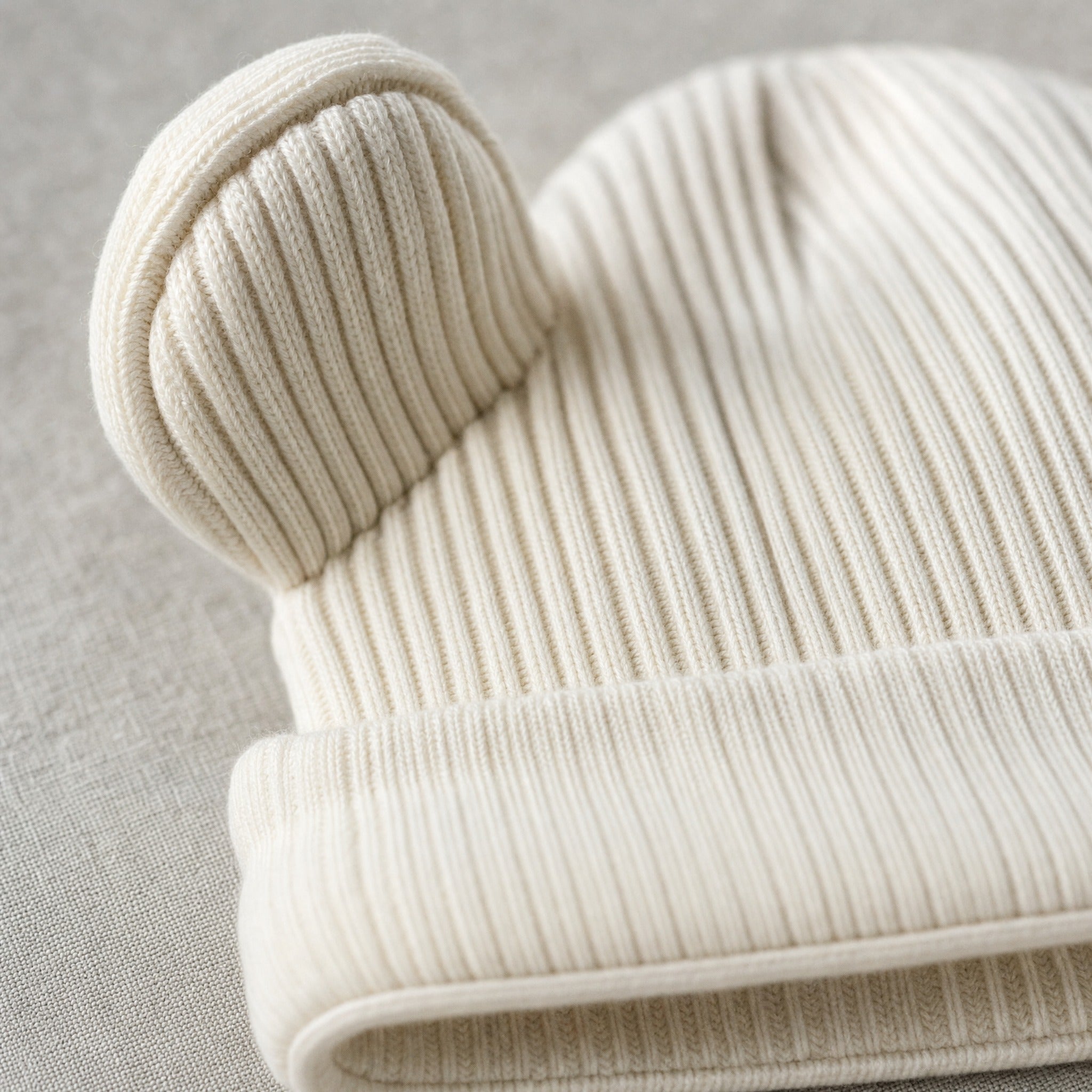 baby-hat-grace-ecru-ander detail