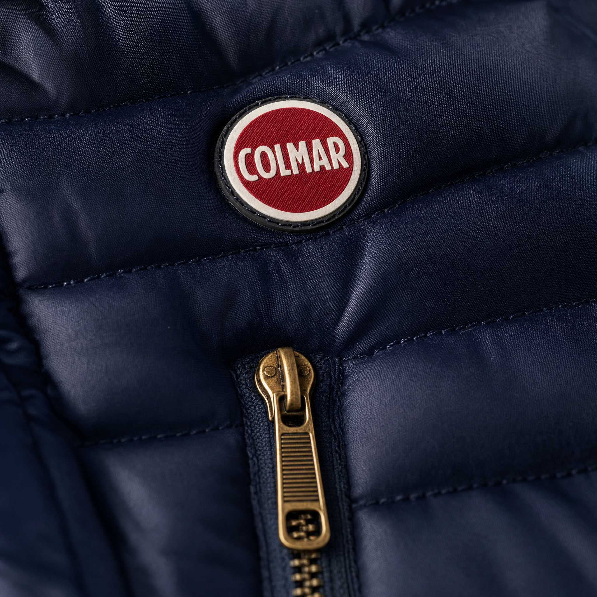 padded-vest-navy-colmar detail